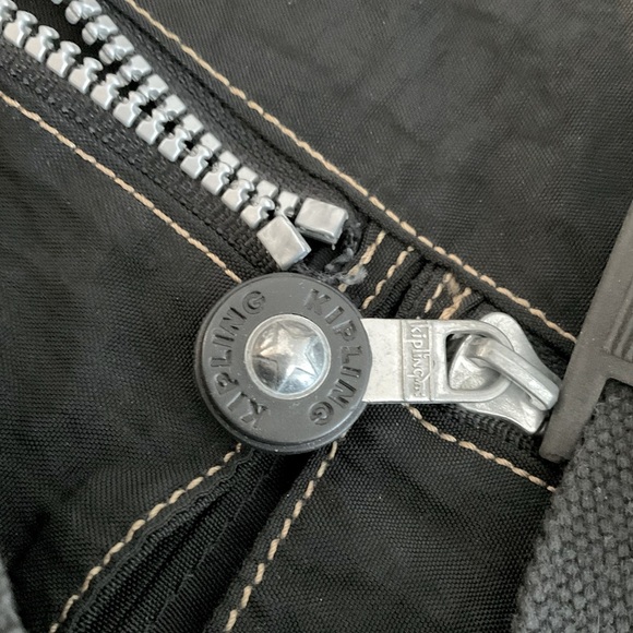 Kipling Vintage Black Expandable Messenger Laptop Crossbody Bag 18 X 15 X 6 - Picture 13 of 14